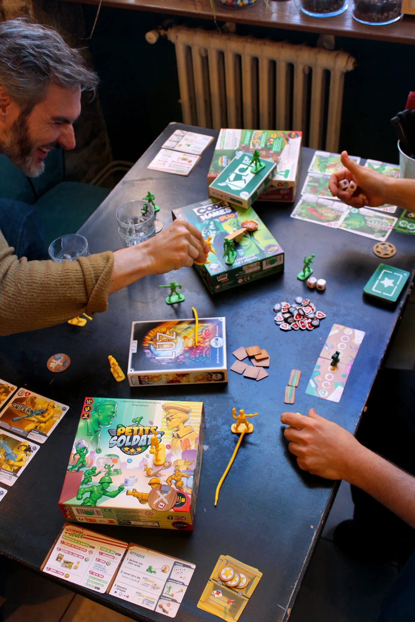 Une partie de jeu de société en cours